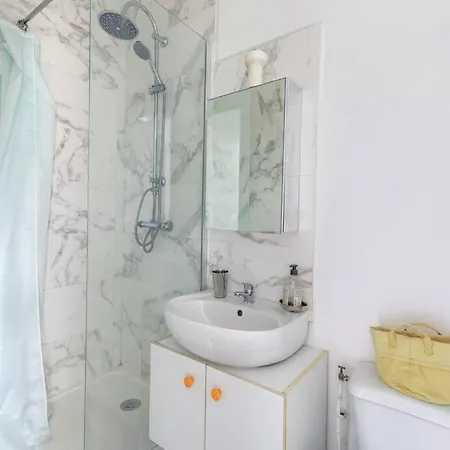 Pour 3 - Confort Moderne, Proche Metro Daire
